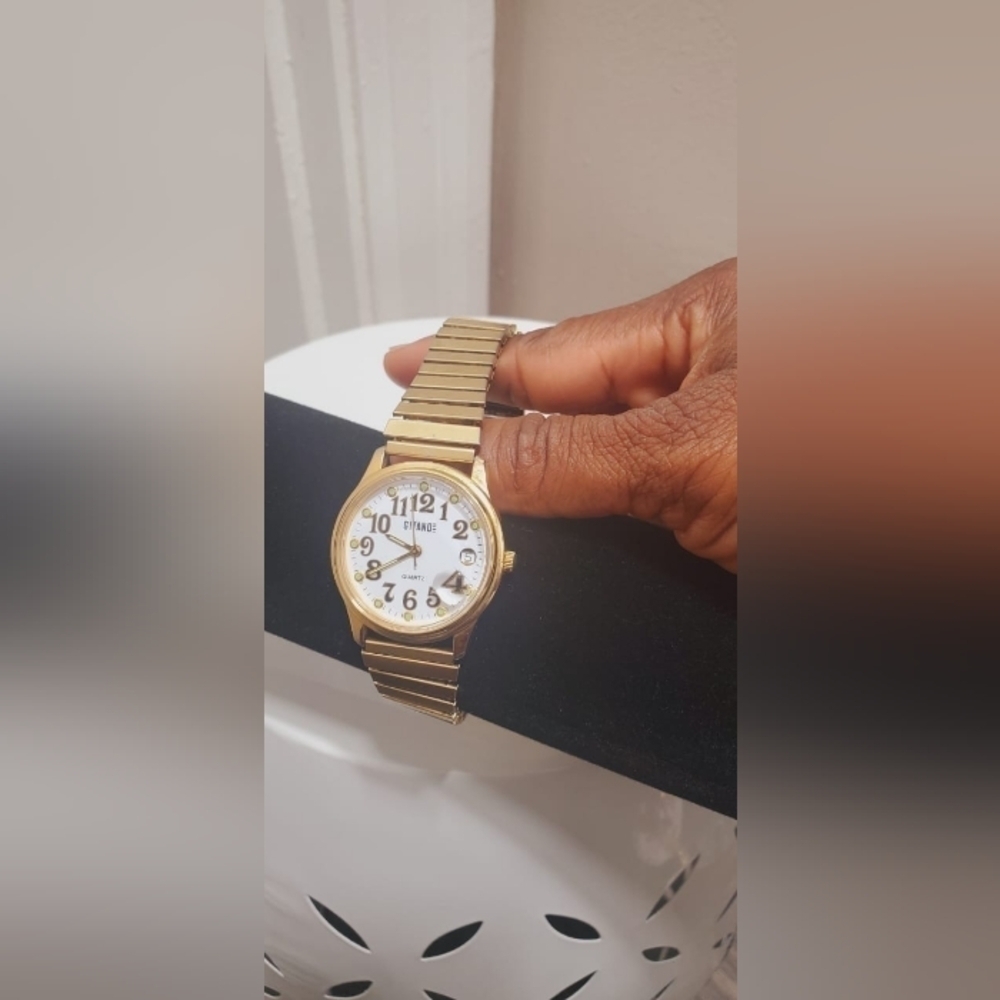 🌴Goldcolour vintagewristwatch, stainless steel ladies,gold stretchy adjustable. - Picture 4 of 10